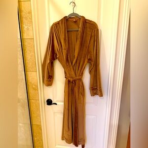 SKIMS Tan Shawl Collar Robe 2XL
Like New